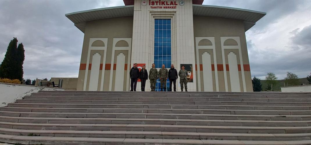 Afyonkarahisar İkmal ve Garnizon Komutanı Tuğgeneral Fatih DAĞLI İstiklal Tanıtım Merkezini Ziyaret Etti. 