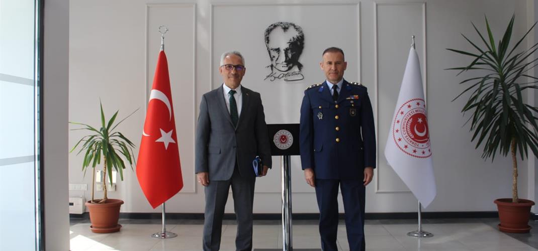 Bölge Müdürümüz Kemal CAN Milli Savunma Bakanlığı Eskişehir İnşaat Emlak Bölge Başkanı Hava İstihkam Albay Selçuk BALDAŞ'ı makamında ziyaret etti.