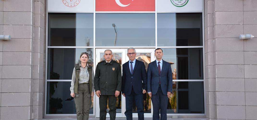 Afyonkarahisar İkmal ve Garnizon Komutanı Tuğgeneral Fatih Dağlı Bölge  Müdürümüz Kemal CAN'a iadei ziyarette bulundu. 