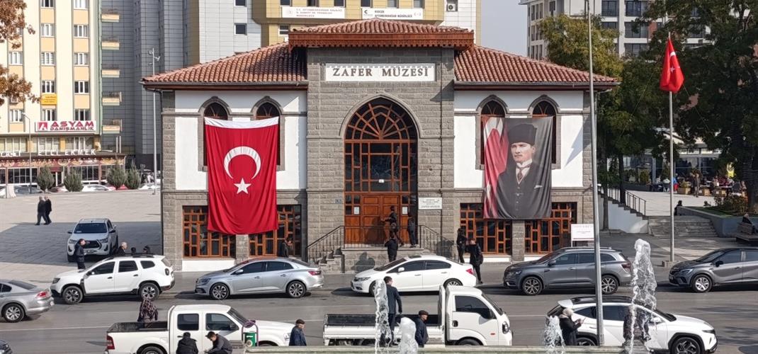 ASLINA UYGUN RESTORE EDİLEN ZAFER MÜZESİ ZİYARETÇİLERİNİ BEKLİYOR.